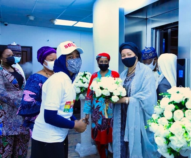 SDGs Advocate and Poet, Maryam Bukar Hassan presenting a bouquet of flowers to UN Deputy Secretary-General, Amina J. Mohammed as she arrives the SDGs Office